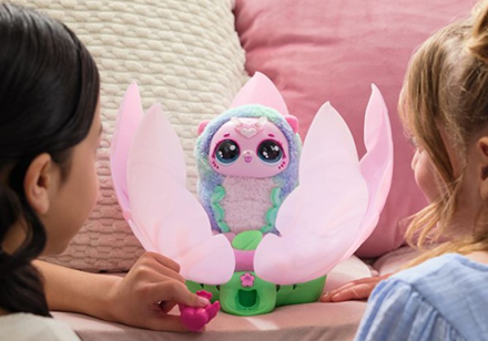 Hatchimals Brotos de surpresa - quando a lagarta se transforma em um gato mágico com asas.