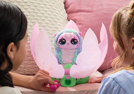 Hatchimals Brotos de surpresa - quando a lagarta se transforma em um gato mágico com asas.