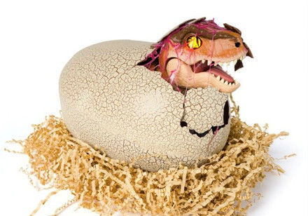 Primal Hatch é um T-Rex interativo que sai do ovo - um dinossauro que ganha vida diante dos seus olhos!