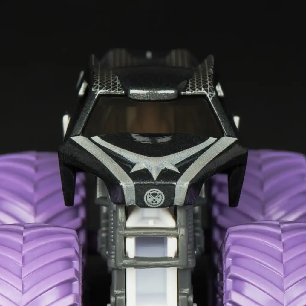 Seja criativo e crie sua própria pista Monster Jam.