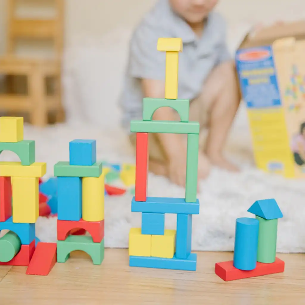Estimule a criatividade infantil com nove formas diferentes de blocos.