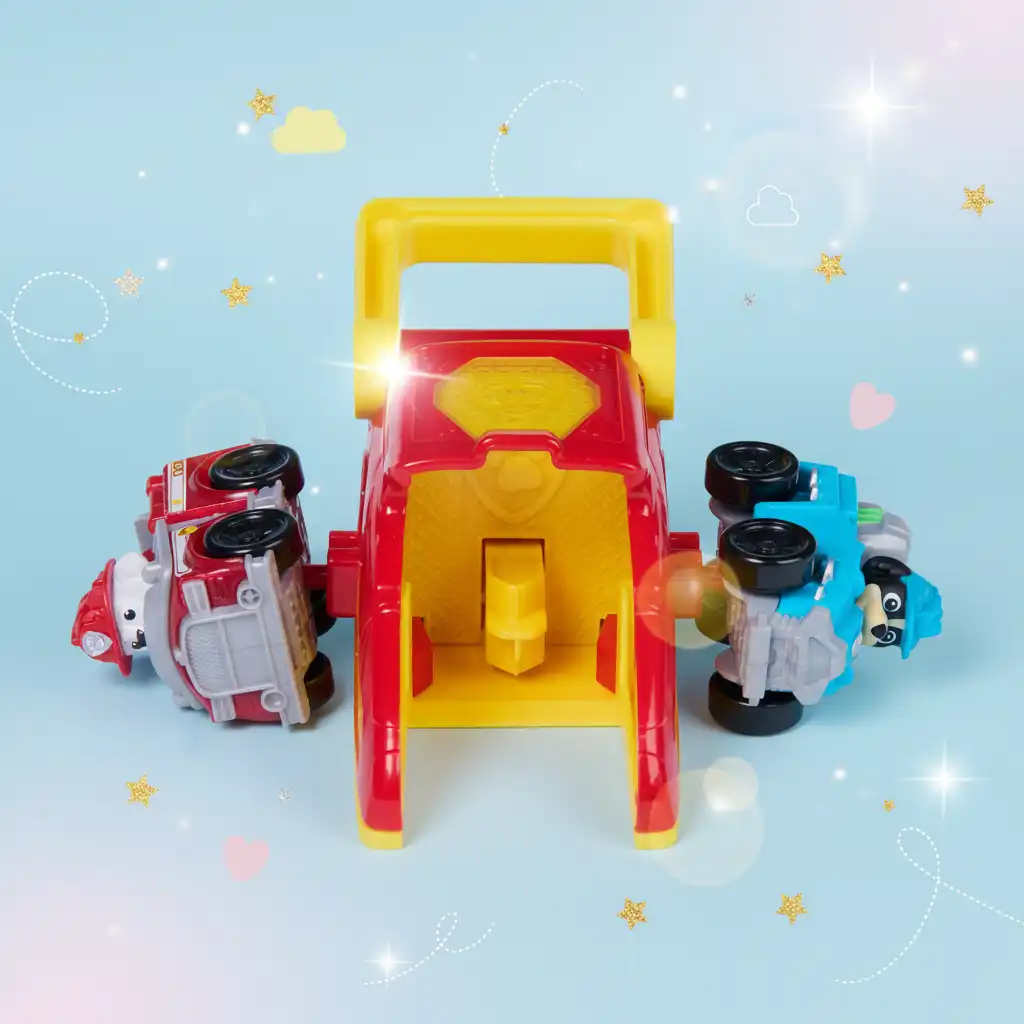 Detaljno izrađeni trkaći autići spremni za munjevit start.